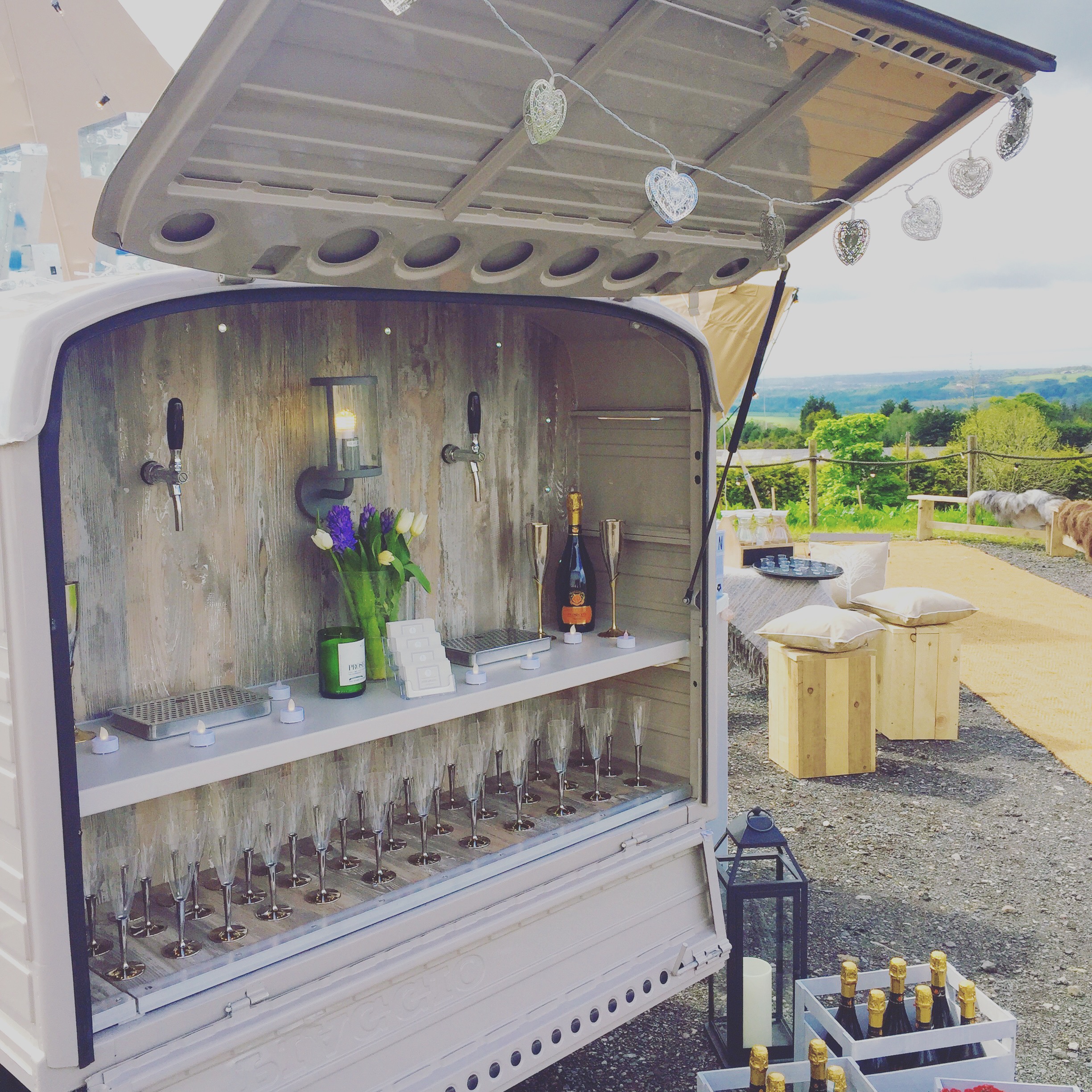 fizz and flute - mobile bar - prosecco bar - event hire