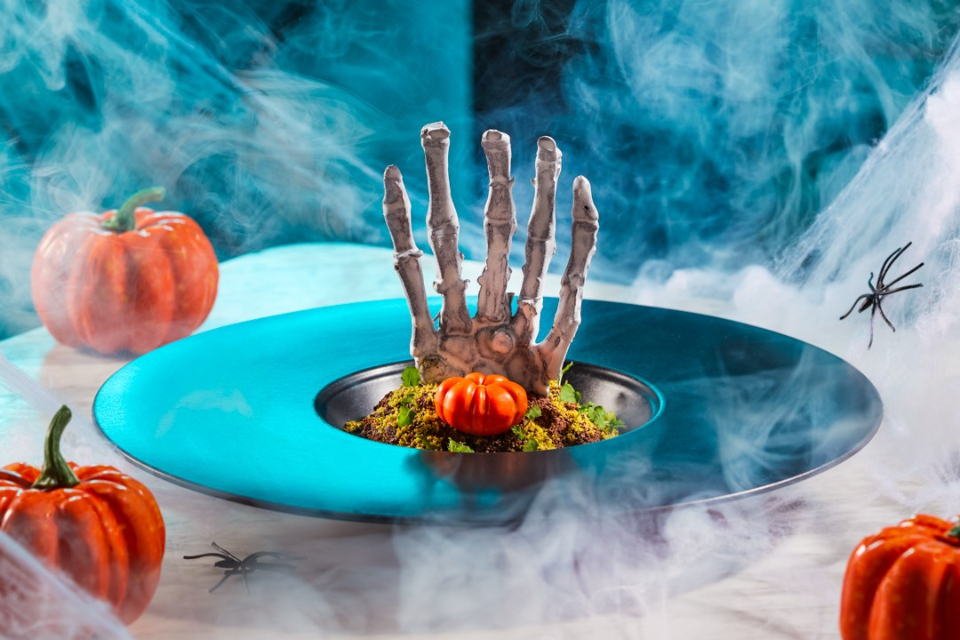 Ivy Leeds Halloween dessert