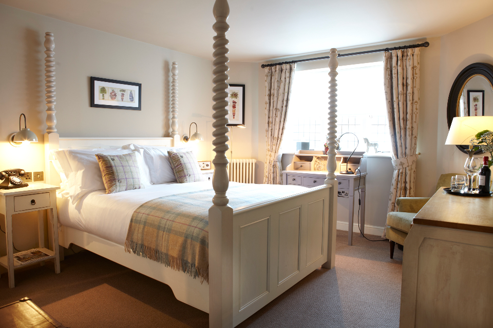 The Plough Scalby offer bedroom with 4 poster bed Best Hotels in Scarborough