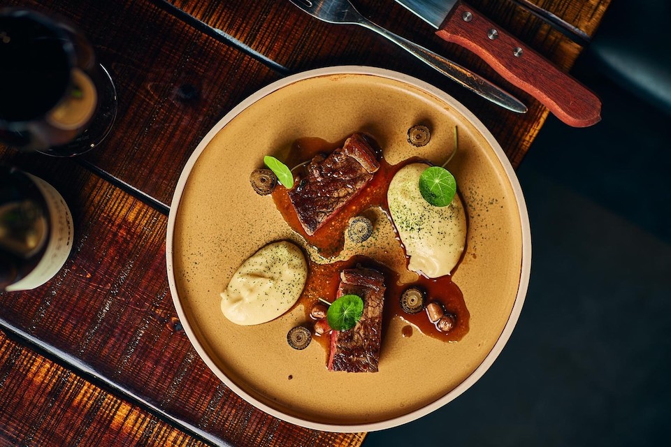 The Beehive Thorner main course dishes