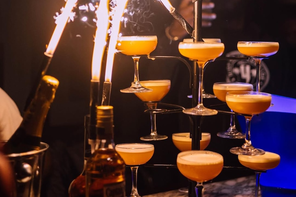 Tiffany's-Hull-Bottomless