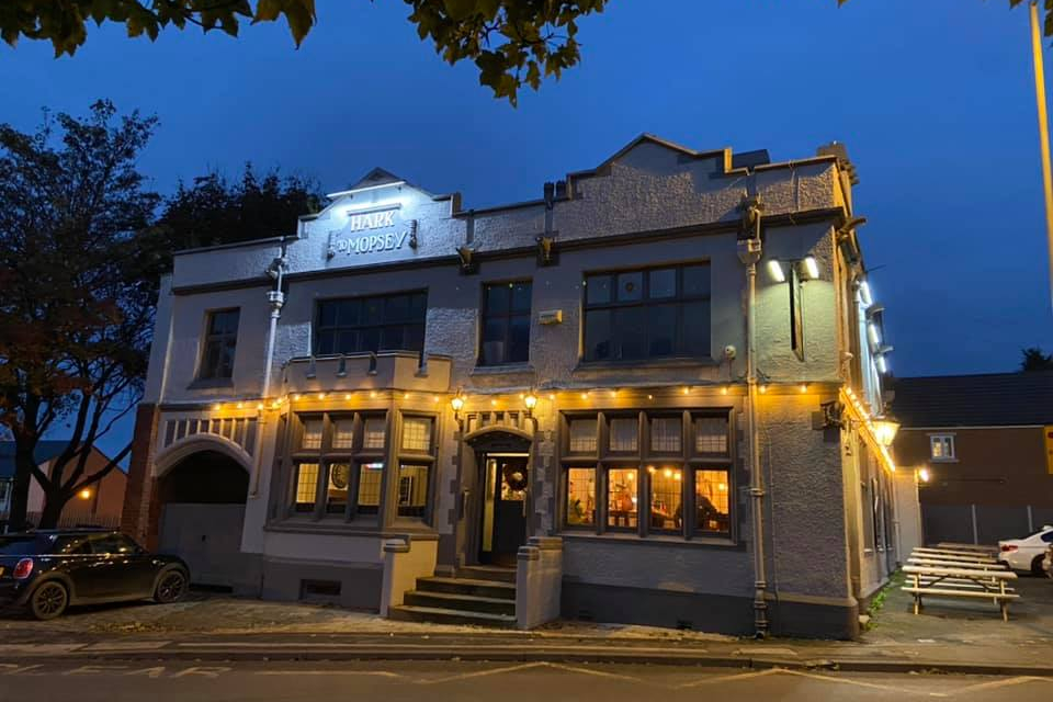 Pubs in Wakefield, Hark on Mopsey