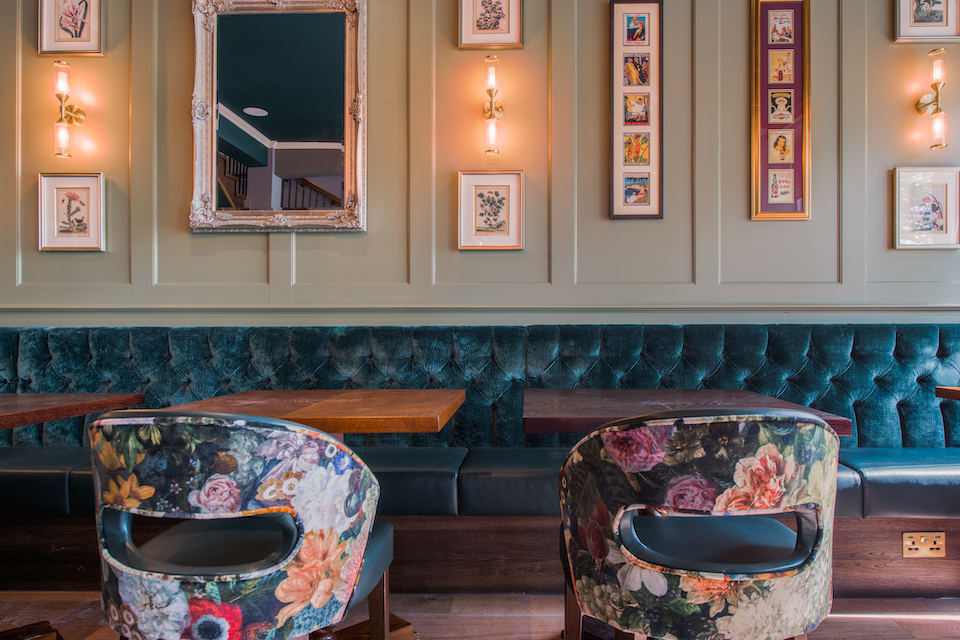 coach and horses restaurant interior 2