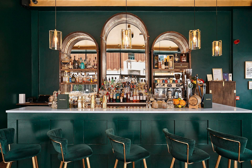 Tabula rasa bar interior