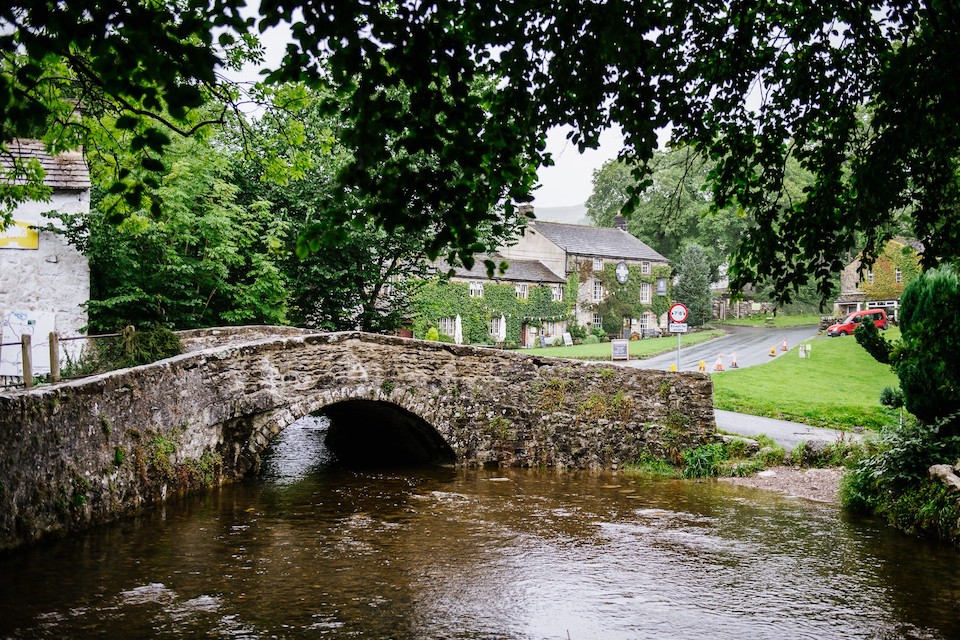 Lister-Arms-Malham-River-pub