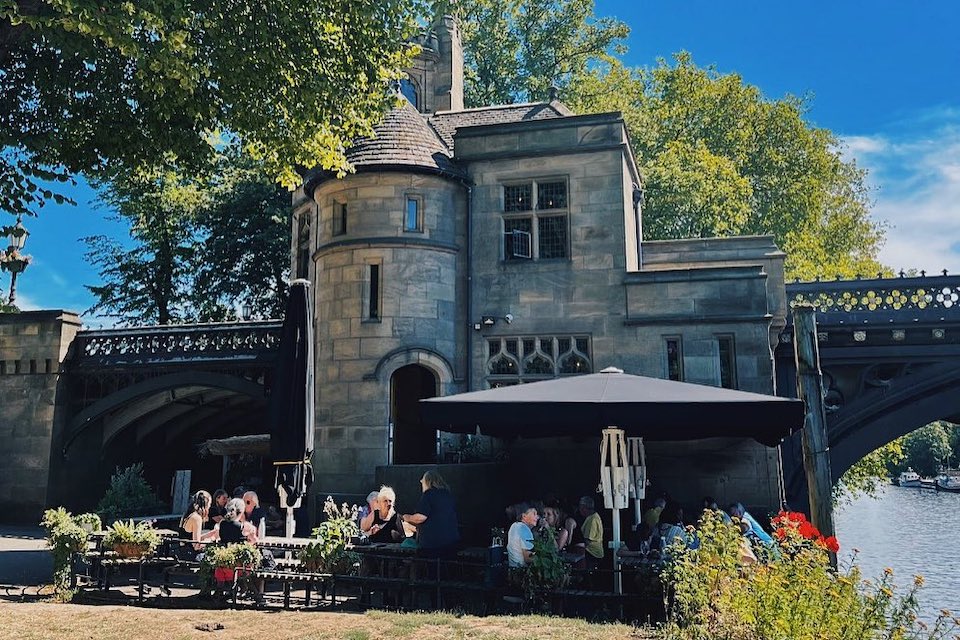 Dyls York outside seating area in summer