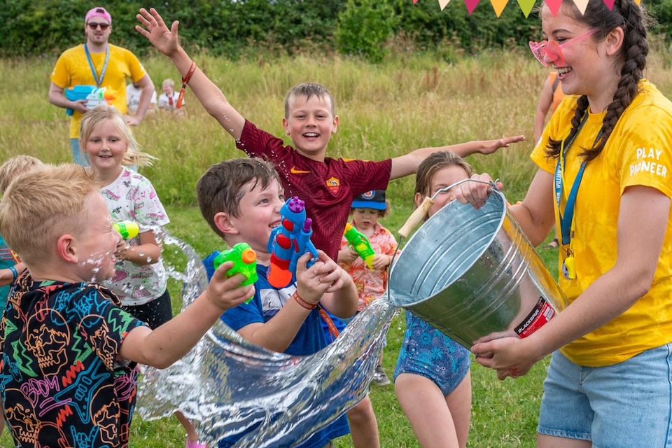 Den Fest Children Playing summer holiday activities 