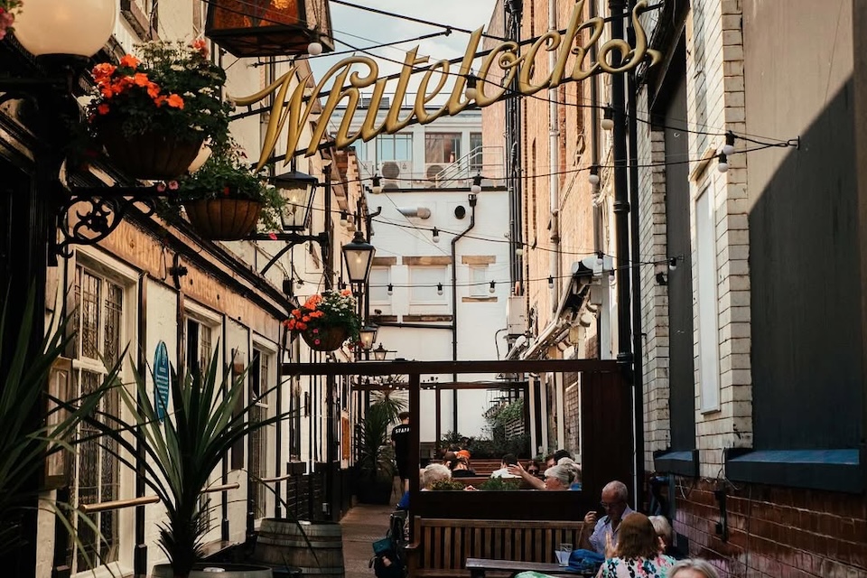 whitelocks leeds top pub