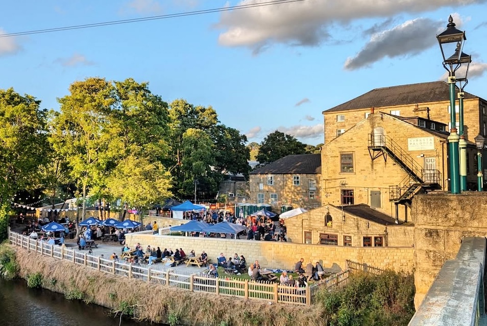 Kirkstall Bridge Inn exterior 