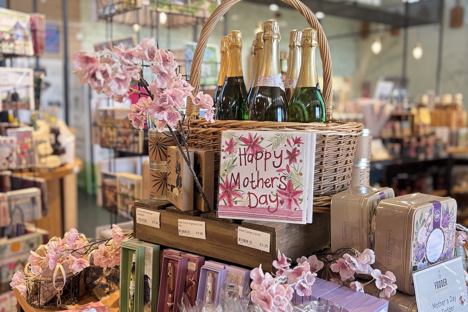 Fodder, mother's day display 