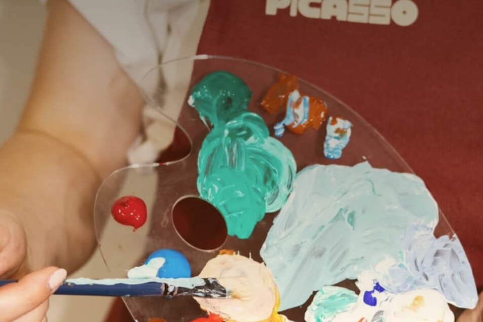 Paint and sip at Crowdedhouse